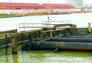 ���(y��ng)���ж��ι�ˮ �Ӊ���վ8����ʽͶ��ʹ��