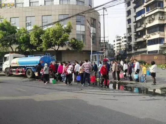 �ɶ��ԁ�ˮ��˾�ؑ�(y��ng)1461�lͣˮͶ�V